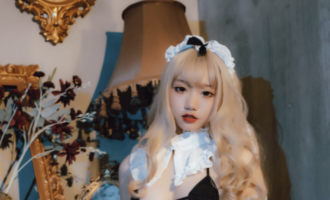 柒柒要乖哦 比基尼女仆清晨cosplay美图